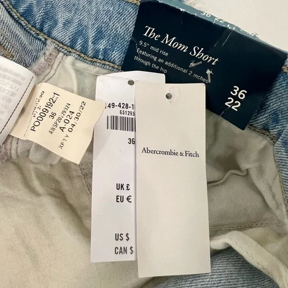 Abercrombie & Fitch Curve Love Mom Short Mid Rise Light Wash Denim Shorts NWT 36 - Picture 10 of 11